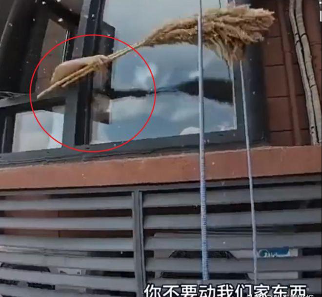 业主自修却遭质疑真相曝光！龙8游戏网址高层空调漏水