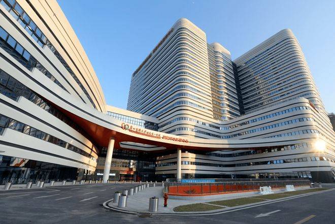 楼中心电线最新房价→楼盘百科详情→处更新发布@最新中心2025-09-27广州焦点热搜：凯德·双桥新作售楼处电话→凯德·双桥新作Ai热搜24小时售(图7)